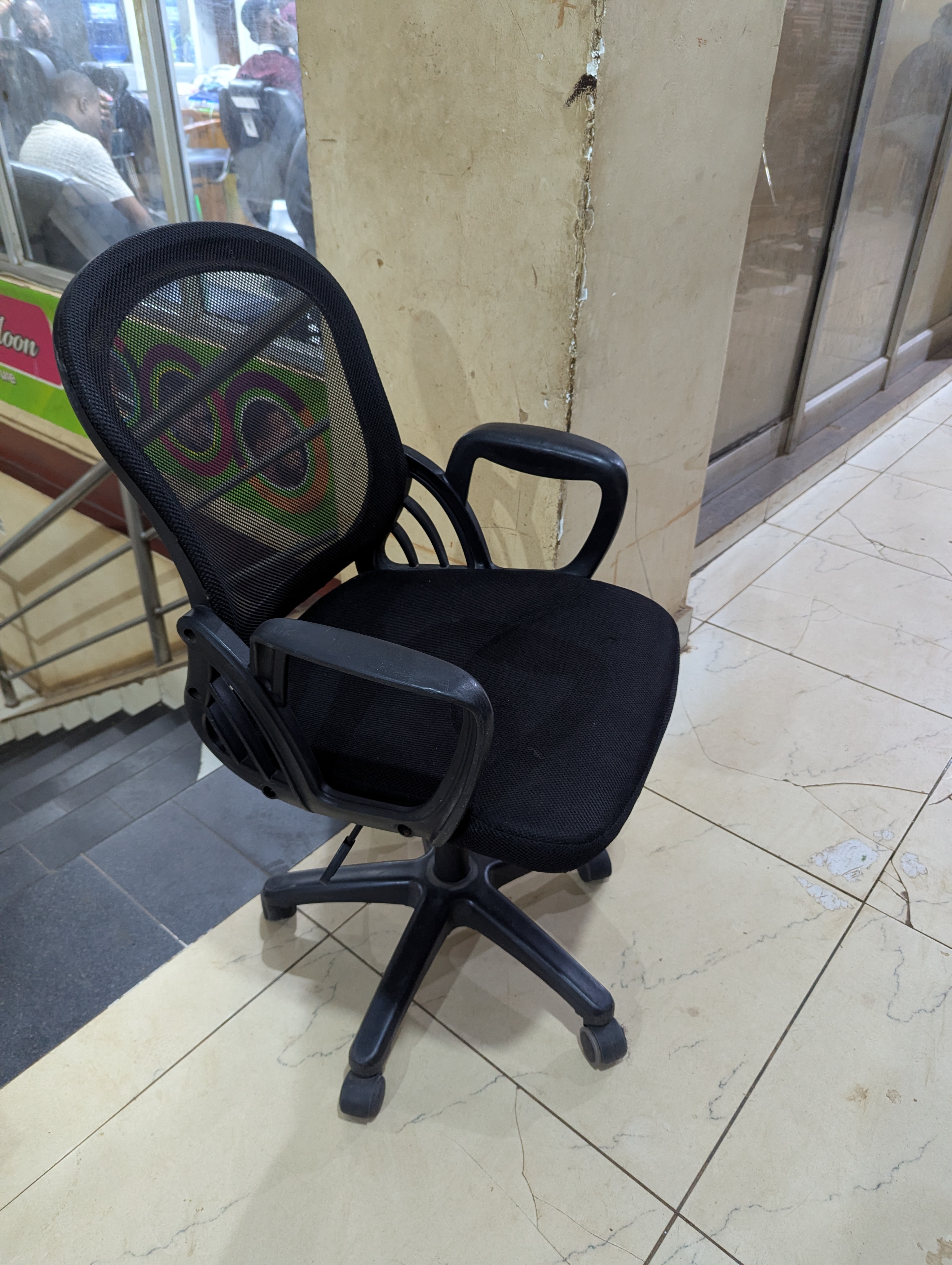 Second hand Back mesh adjustable chair - Gallery Image 1